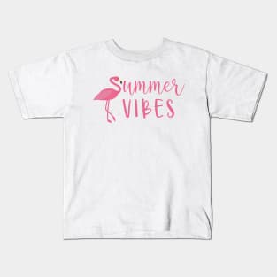 Summer vibes with pink flamingo - funny vacation saying Kids T-Shirt